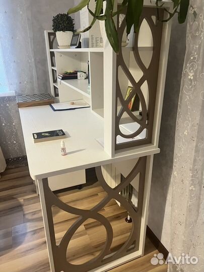 Письменный стол со стулом