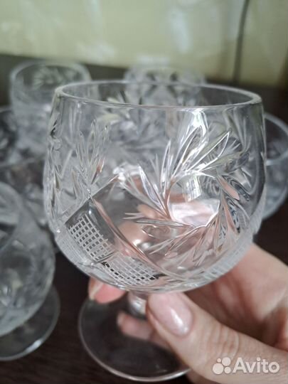 Хрустальные рюмки на ножке