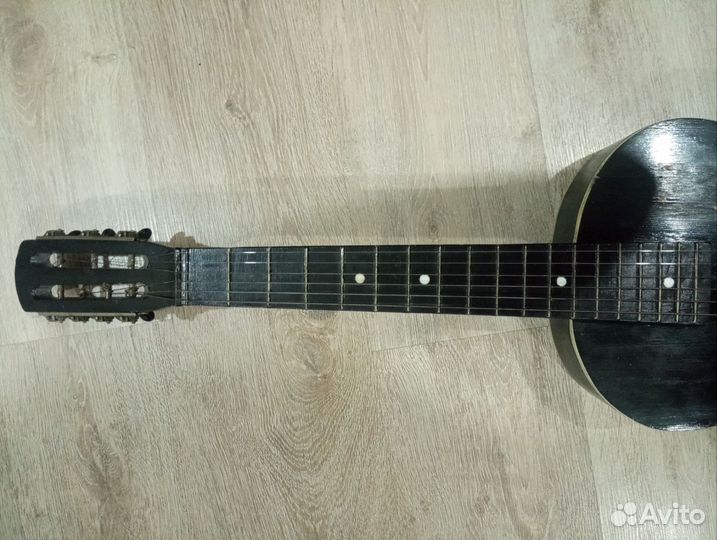 Акустическая гитара