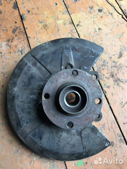 Цапфа передняя левая на Ауди-80 Б3