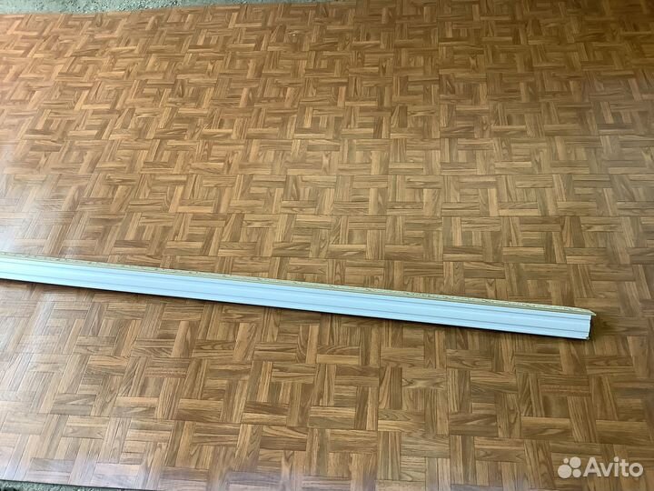 Карниз потолочный пластик