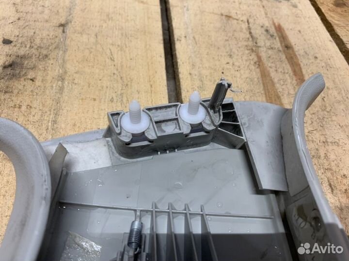 Накладка центральной стойки двери левая Skoda