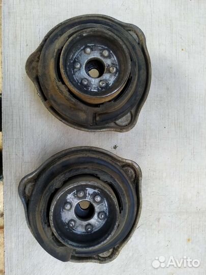 Опорные подушки передних амортизаторов W205