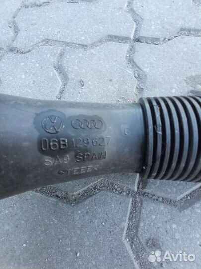 Audi A4 B7 патрубок воздушного фильтра