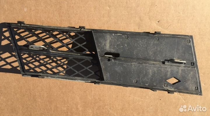 Решетка в бампер (полузакрытая) BMW F10, F11
