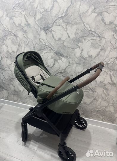 Коляска прогулочная всесезонная