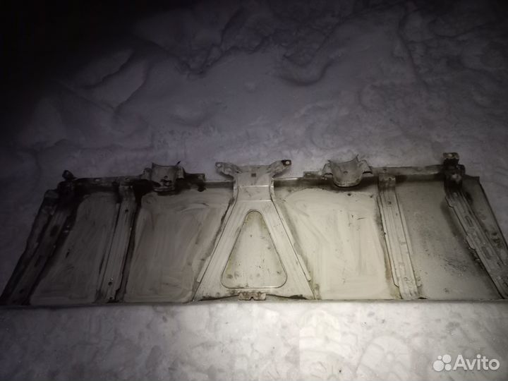 Isuzu капот