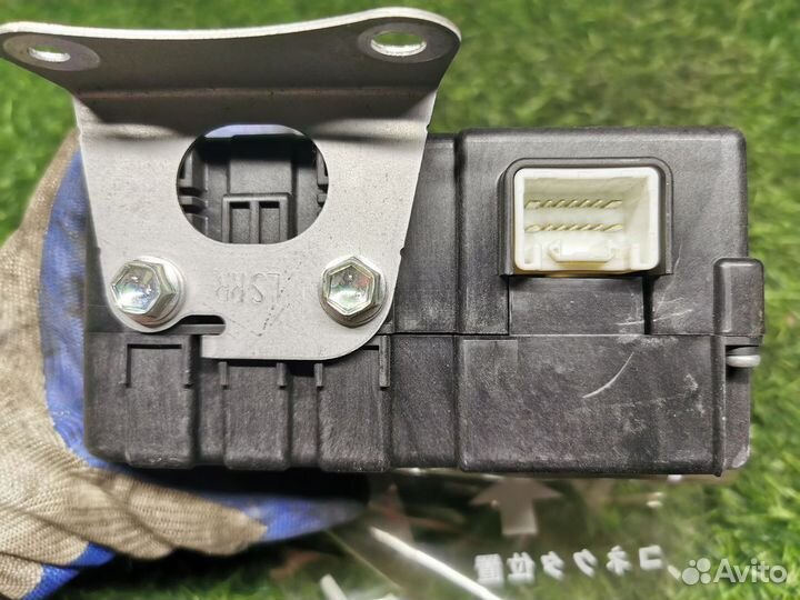 Блок управления тормозной системой Lexus LS460