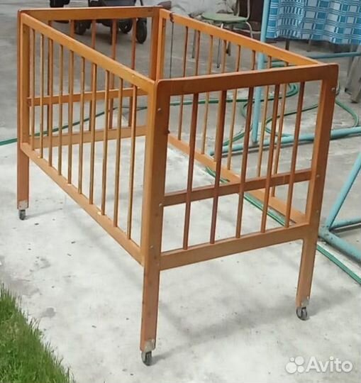 Детская кроватка