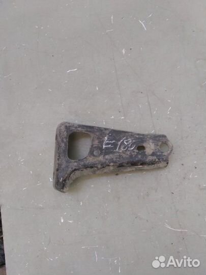 Кронштейн Toyota Corolla E180