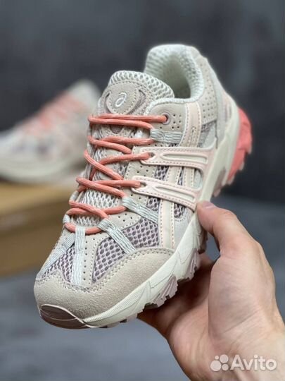 Кроссовки женские Asics