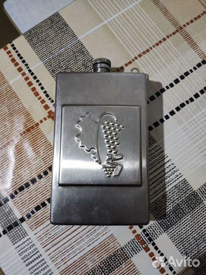 Кофейник, конфетница, фляга, тарелки