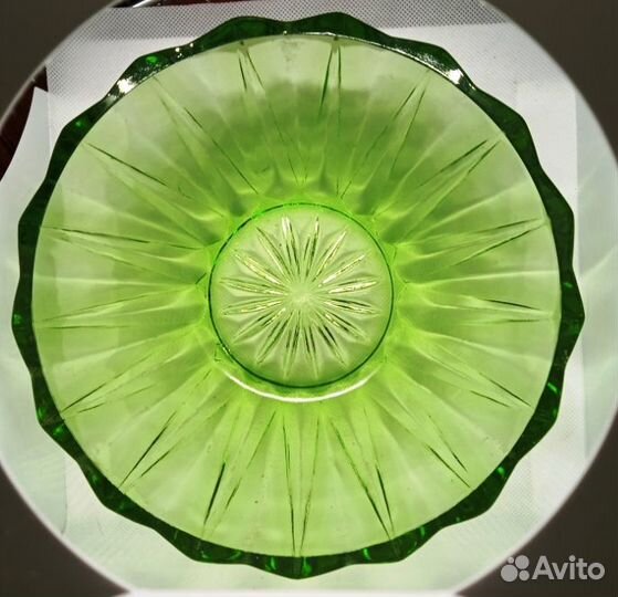 Салатница цветное зелёное стекло винтаж СССР