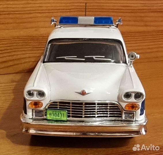 Модель cnecker 1/43