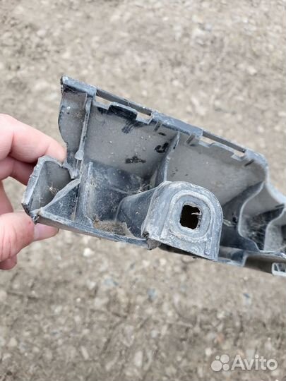 15-19 ауди ку7 крепление заднего бампера audi q7