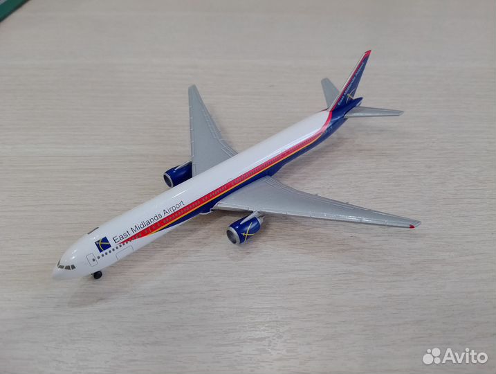 Самолёт в коробке. Boeing 777-300 