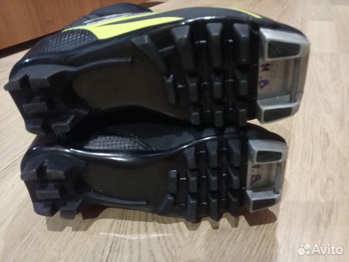 Лыжные ботинки для девочки (размер 32)