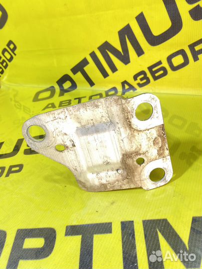 Кронштейн усилителя бампера левый Renault Megane 2