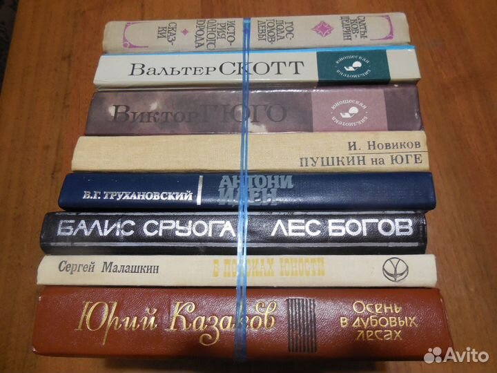 Книги различные из домашней библиотеки