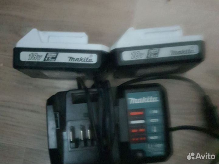 2 аккумулятора и зарядка Makita original
