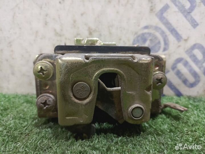 Замок двери задний правый Daewoo Nexia седан 1.5