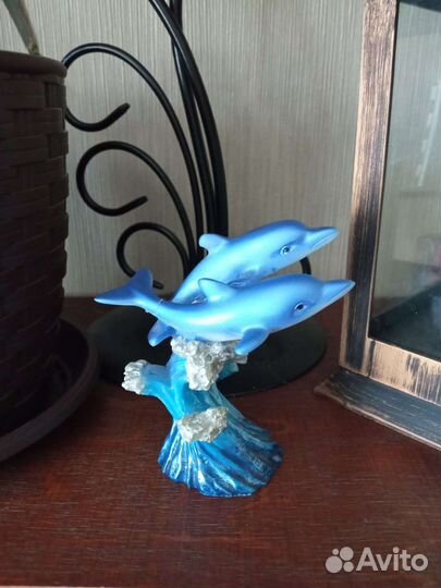 Статуэтка дельфин