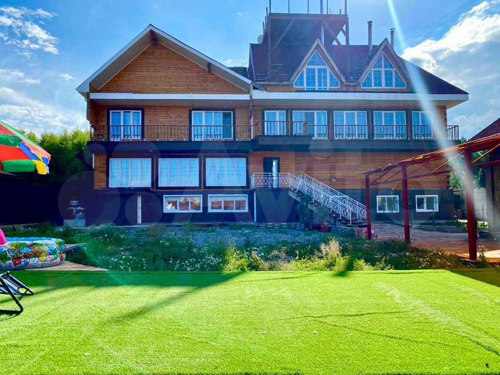 Дом 1000 м² на участке 10,5 сот.