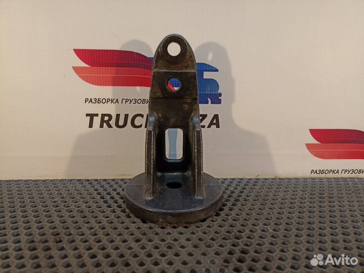 Кронштейн отбойника передней рессоры