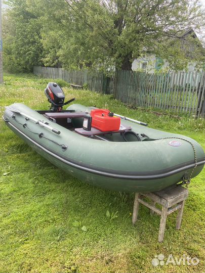Лодка с мотором