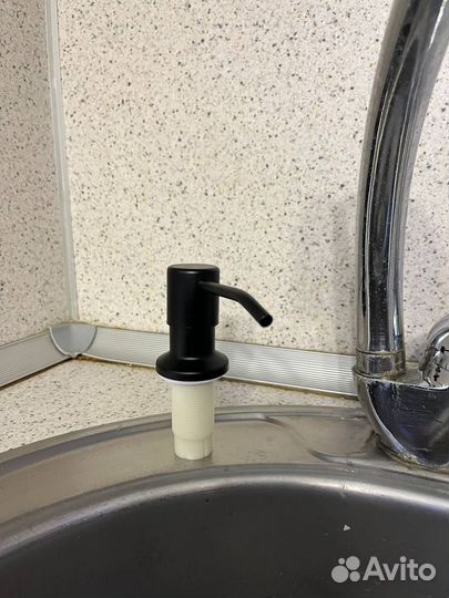 Диспенсер для моющего средства врезной