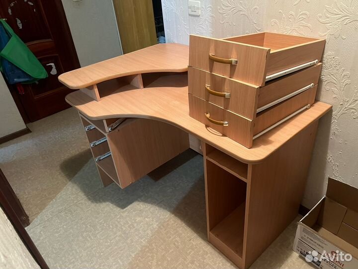 Офисная мебель стол