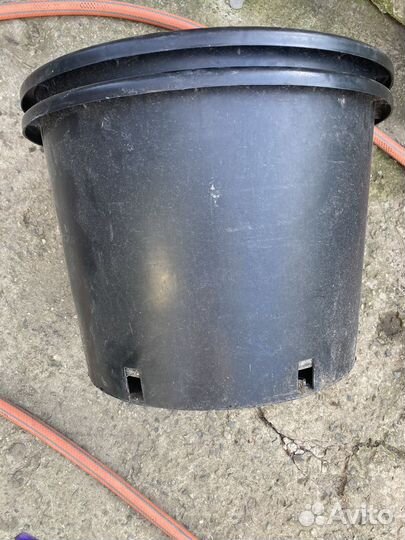 Продаю горшки цветочные большие