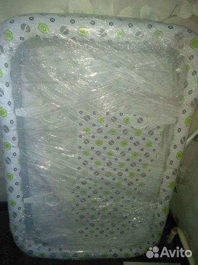 Продаю манеж новый