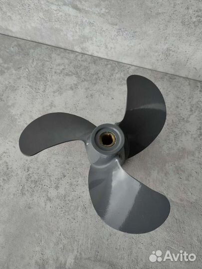 Винт на лодочный мотор Honda 5