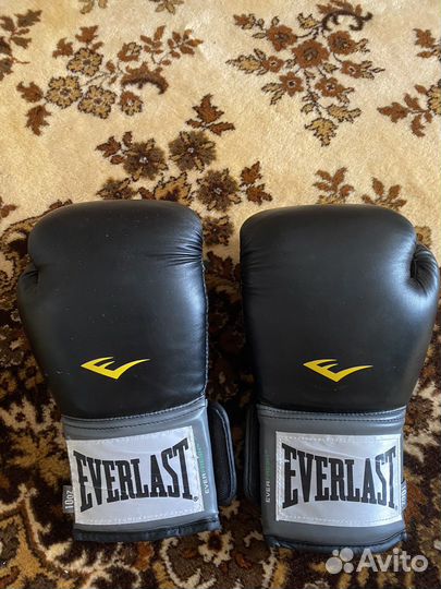 Боксерские перчатки everlast 10 oz