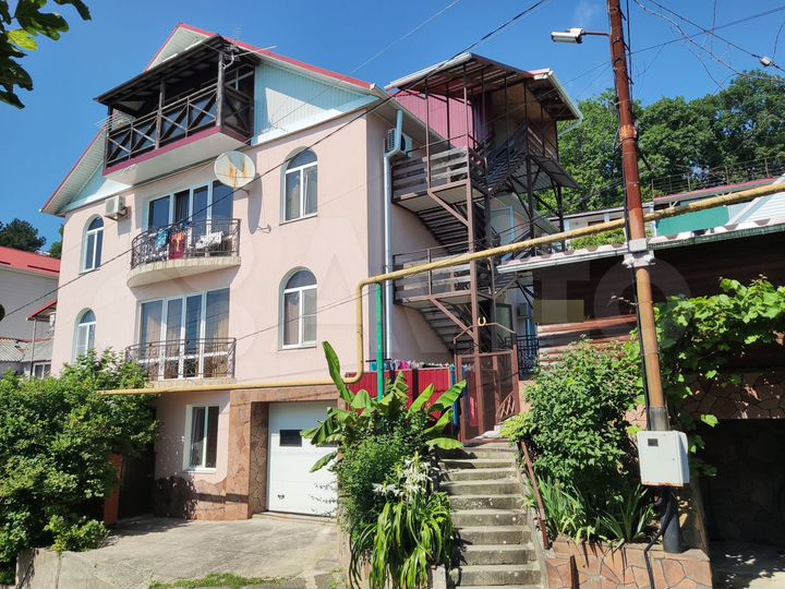 Дом 700 м² на участке 9 сот.