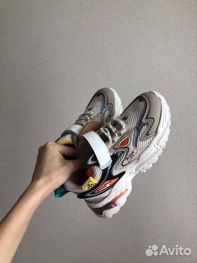 Кроссовки новые 35