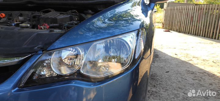 Стекло фары Honda Civic 4D 2005-2011 Левое/Правое