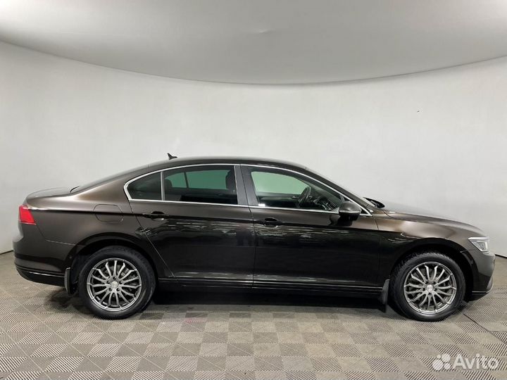 Volkswagen Passat 2.0 AMT, 2020, 120 000 км