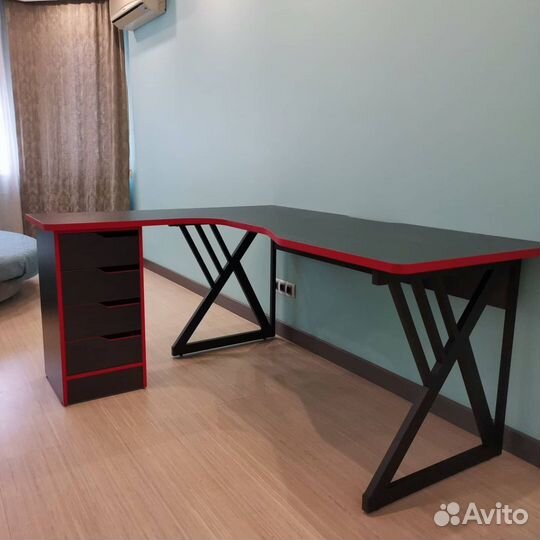 Компьютерный стол угловой