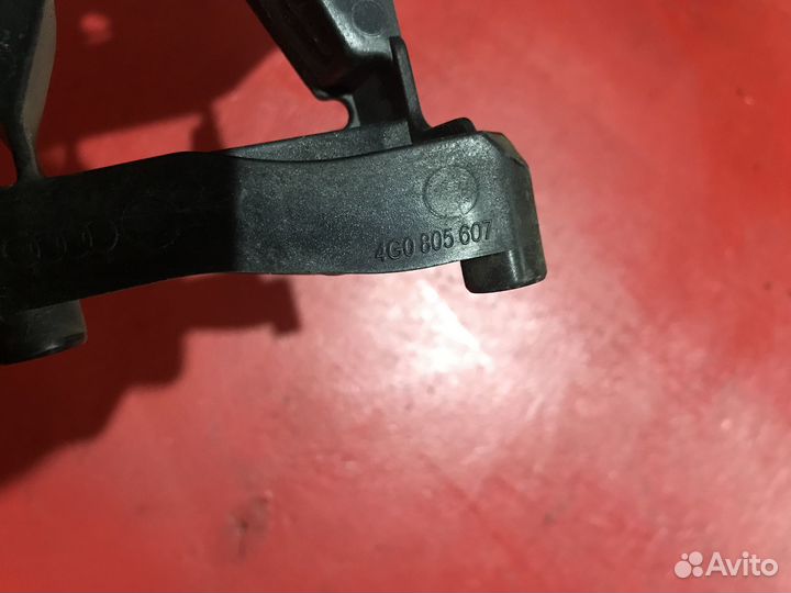 Кронштейн фары передний левый Audi A6 С7