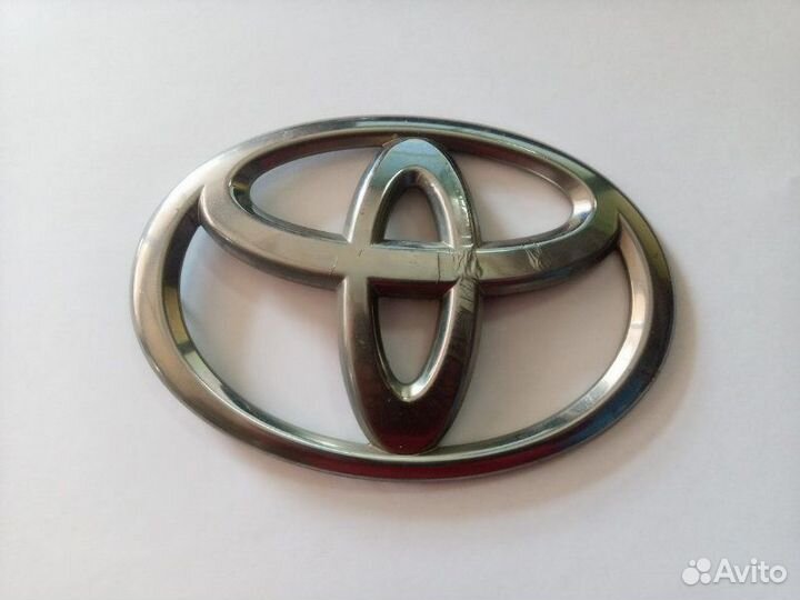 Эмблема Toyota Camry 2008-2015