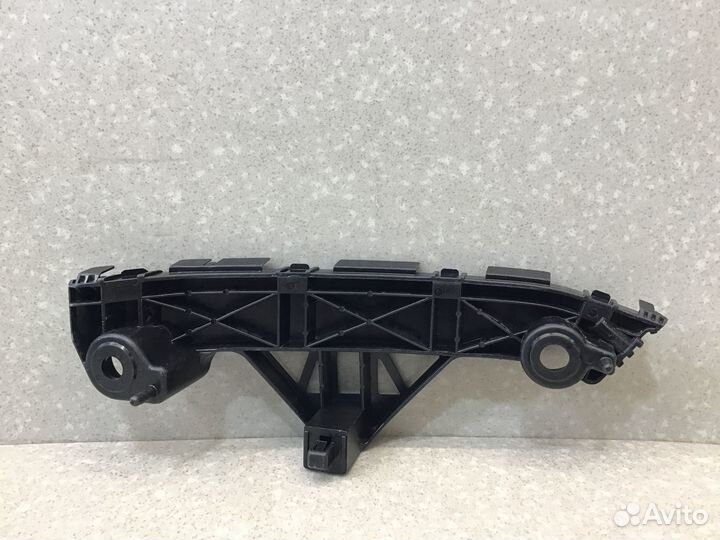 Кронштейн переднего бампера правый Mazda 3 (BL) 20