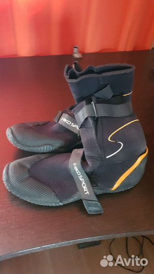 Ботинки дл занятий водными видами спорта