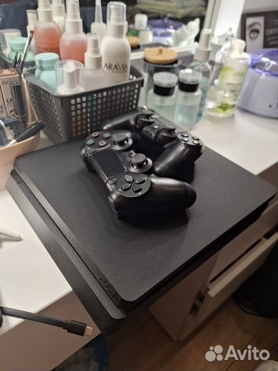 Sony PS4 slim+подписка на год