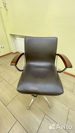 Стул для салона красоты