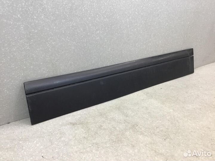 Молдинг передней правой двери VAZ 21111