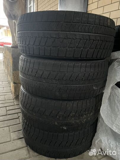 Bridgestone Blizzak VRX 225/40 R18