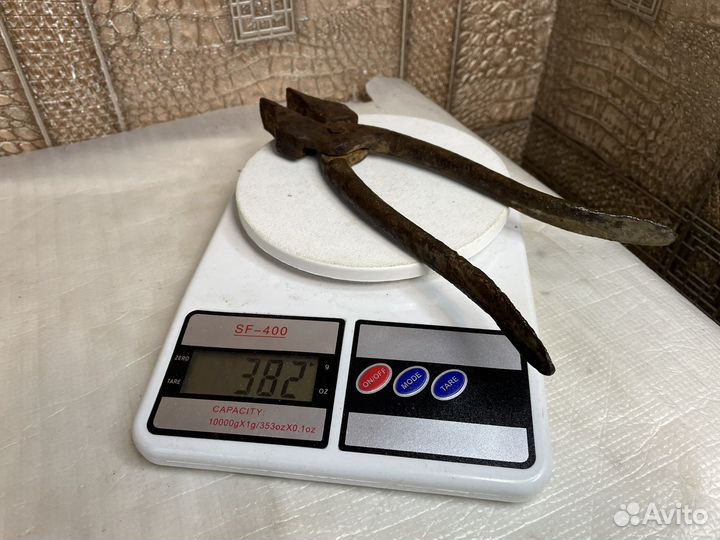 Кованные старинные щипцы