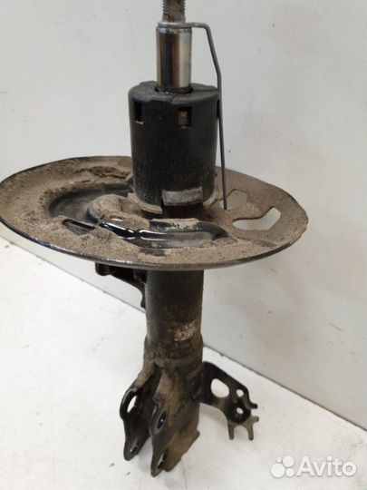 Амортизатор передний правый Toyota Camry V70 2018